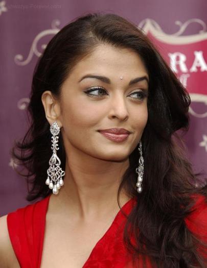 aishwarya-raiCA8EAKFCyju