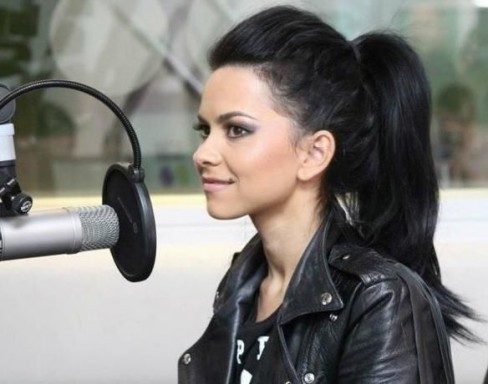 phpkcolzopm(1) - Inna at Q Music in Netherlands