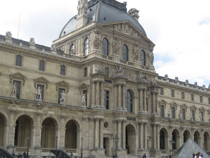 14 - palatul luvru