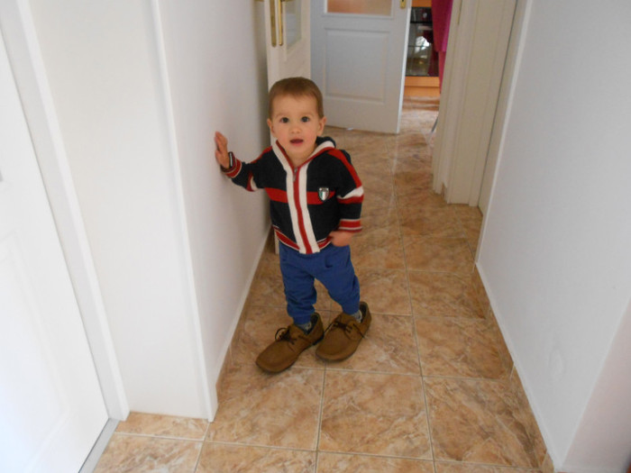 am probat papuci lui nonnu - Andrei la nonni 2012