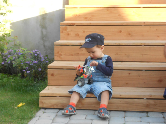 am gasit ceva interesant - Andrei la nonni 2012