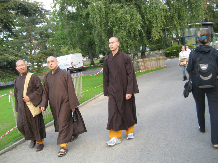 calugari budisti - geneva