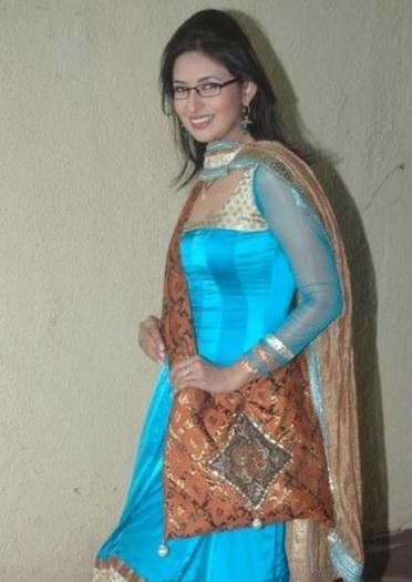 294083_10150298488256880_37941796879_7778746_4202525_n - Divyanka Tripathi