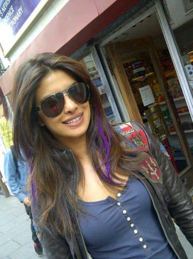 310491_160770504005049_100002163009044_306323_1138538_n - Priyanka Chopra