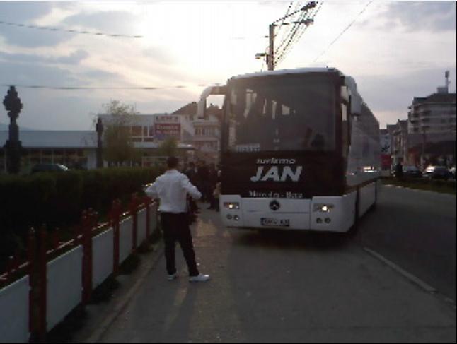 parcare legală(e 1m pân la gard)