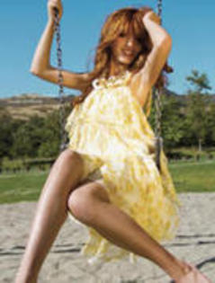 th_654474870_BellaThorne_MAMIMag_Summer2011_4_122_530lo