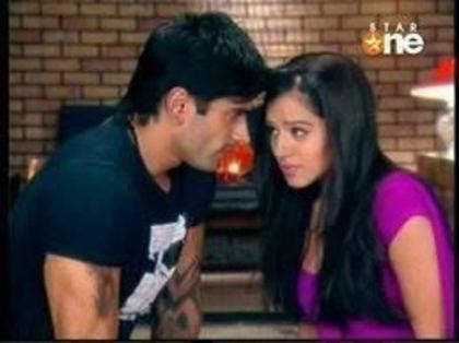 309210_154736987949500_100002396007467_282963_1413923265_n - xxArmaan si Ridhima-Karan Singh Grover si Sukirti Kandpalxx