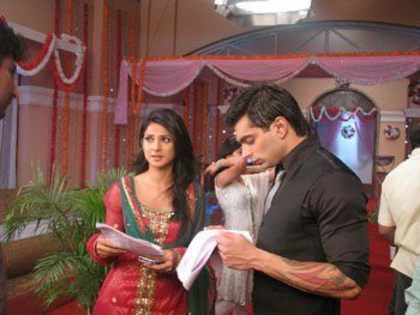 168469_126089984123142_100001664245066_183019_5308026_n - xxArmaan si Ridhima-Karan Singh Grover si Jennifer Wingetxx
