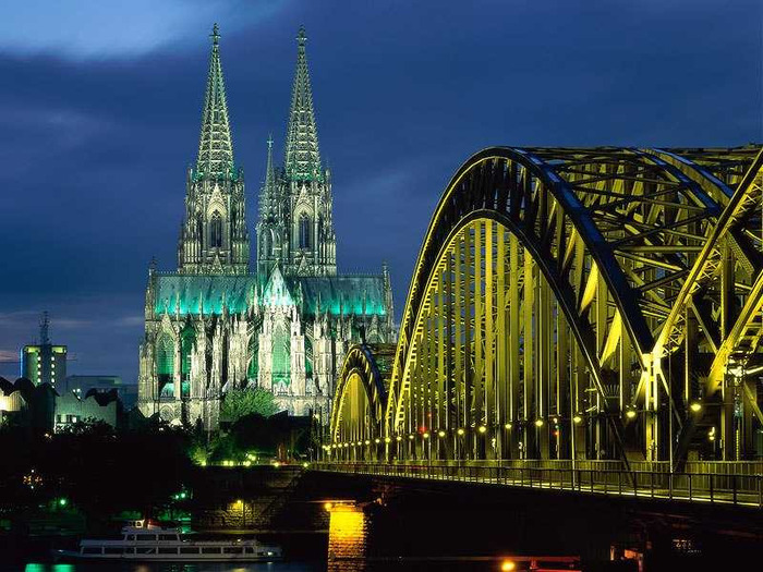 Cologne_Cathedral_and_Hohenzollern_ Bridge,_Cologne,_Germany - mai multe imagini diferite