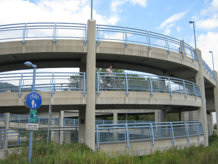 asa trebue sa urci pe pod cu bicicleta - Regensburg-straubing-passau-linz-Grein-Melk-Tuln-Wiena