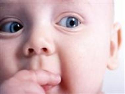 cute-baby-with-blue-eyes - ochi albastri