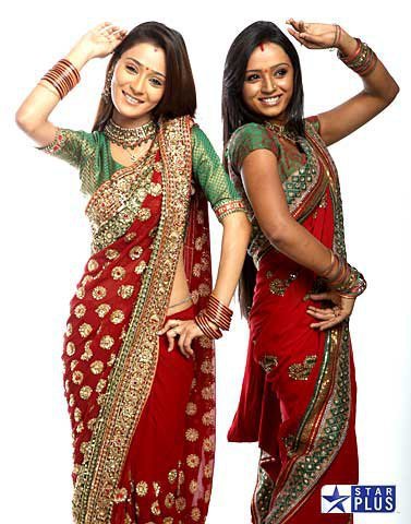 STARR8 - SARA KHAN AND PARUL CHAUHAN photoshoot at star parivaar awards 2010