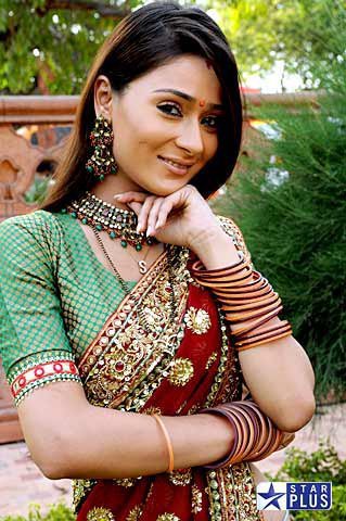 STARR41 - SARA KHAN AND PARUL CHAUHAN photoshoot at star parivaar awards 2010