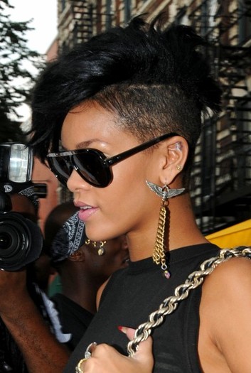 Rihanna frizuri