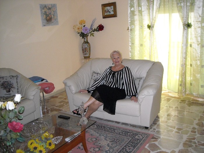 DSCN4198; La mama in sufragerie
