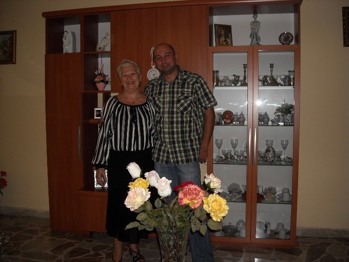 DSCN4201; La mama in sufragerie
