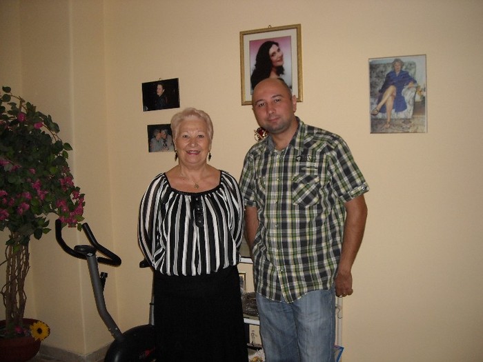 DSCN4202; La mama in sufragerie
