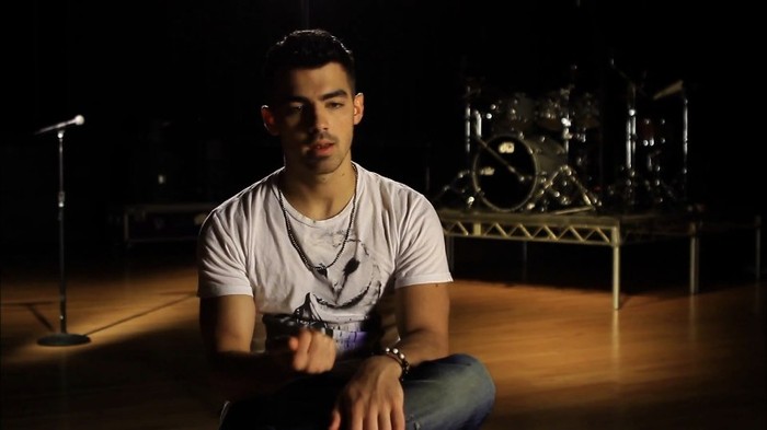 bscap0011 - Joe Jonas - VEVO News The Road To Fastlife Episode 1