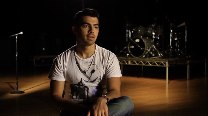 bscap0013 - Joe Jonas - VEVO News The Road To Fastlife Episode 1