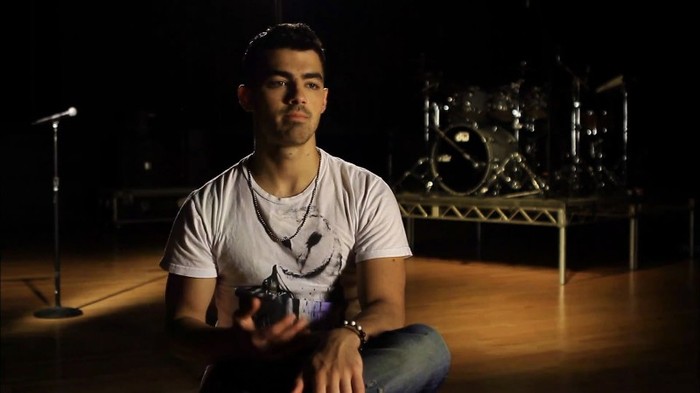 bscap0015 - Joe Jonas - VEVO News The Road To Fastlife Episode 1