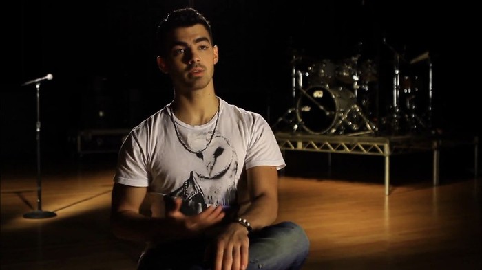 bscap0016 - Joe Jonas - VEVO News The Road To Fastlife Episode 1