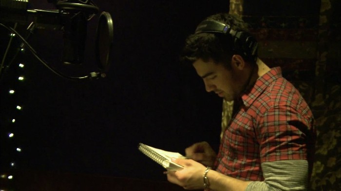 bscap0028 - Joe Jonas - VEVO News The Road To Fastlife Episode 1