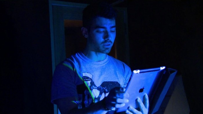 bscap0064 - Joe Jonas - VEVO News The Road To Fastlife Episode 1