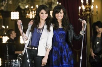 63029-demi-lovato-selena-gomez - Demi si Selena