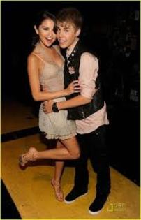 imagesCA8FAN8Q - justin si selena