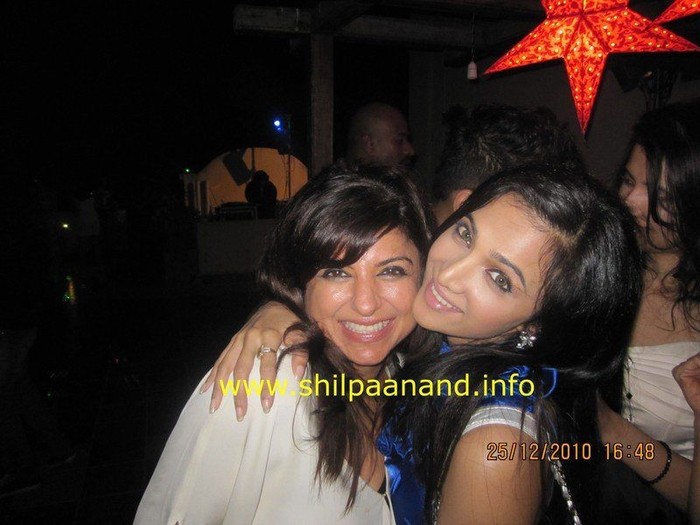 288183_258843527461890_198540426825534_1073782_6605897_o - xxRidhima-Shilpa Anandxx