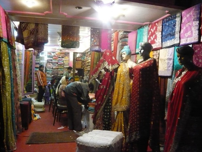 sari-shops-in-Varanasi - Sari-uri
