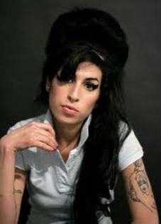 g - poze cu decedata amy winehose