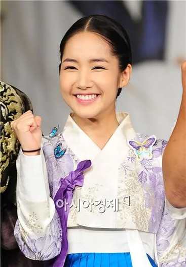 28 - Park Min Young