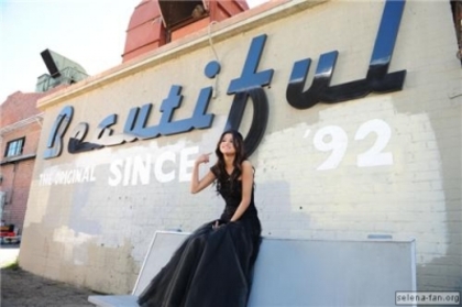normal_117 - 12 02 2011 Filming Her new Music Video Graffiti in downtown Los Angeles