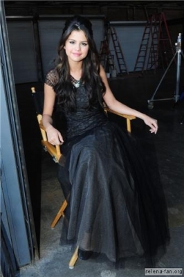 normal_156 - 12 02 2011 Filming Her new Music Video Graffiti in downtown Los Angeles