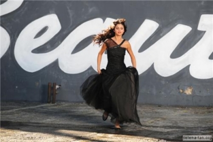 normal_167 - 12 02 2011 Filming Her new Music Video Graffiti in downtown Los Angeles