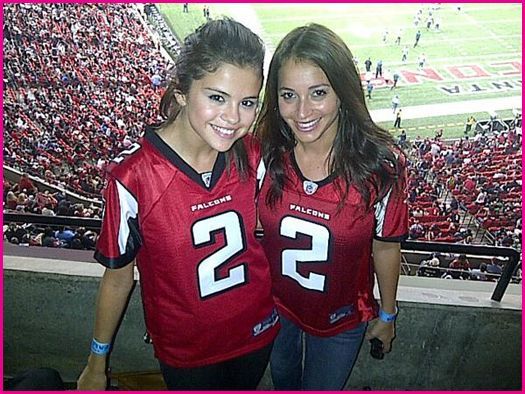 Selena-Gomez-Football-Game - Selena Gomez