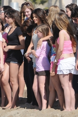 normal_023 - 13 02 2011 Filming Her new Music Video at the Beach with her Fans in LA