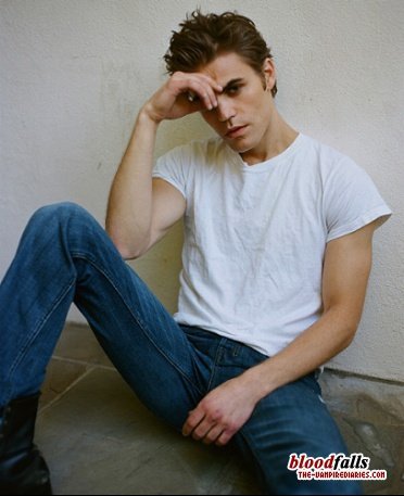 183386_10150106950128656_341371308655_6242441_3746192_n - Paul Wesley