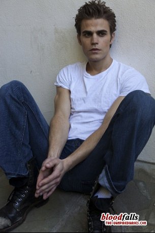 185612_10150106950718656_341371308655_6242456_3589932_n - Paul Wesley