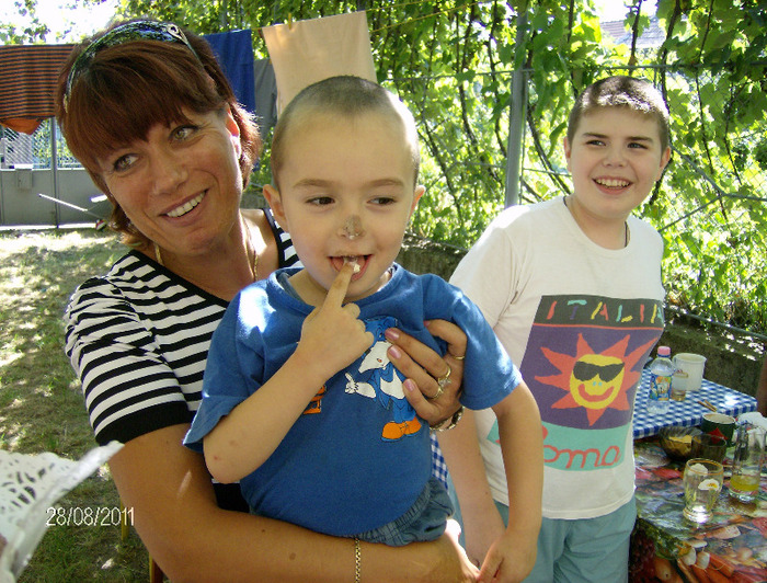 Simona ,Alinutz si Sergiu; Bucurie!
