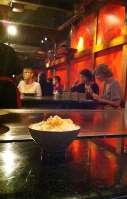 normal_03 - 26 09 2011 Dinning at Benihana in Beverly Hills with Taylor Swift