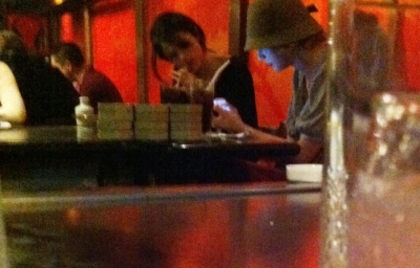 normal_09 - 26 09 2011 Dinning at Benihana in Beverly Hills with Taylor Swift