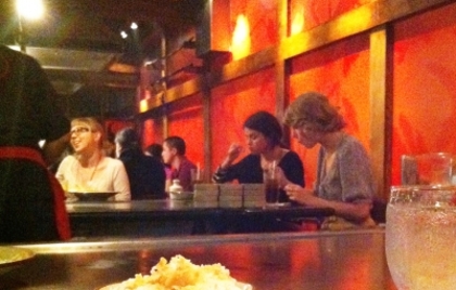 normal_10 - 26 09 2011 Dinning at Benihana in Beverly Hills with Taylor Swift