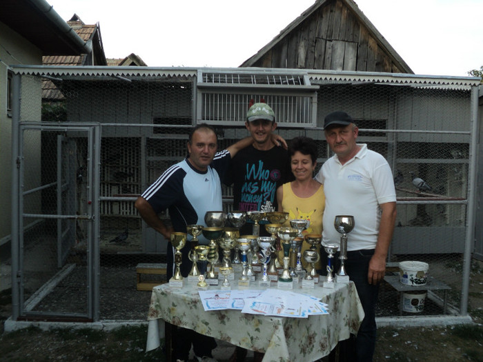 Familia Sabau si familia Bogatean - Eu tata prieteni columbofili