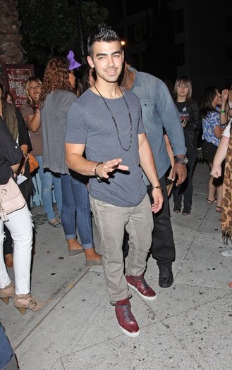 Joe+Jonas+Joe+Jonas+Leaving+House+Blues+West+UgNjihr7uaul - Joe Jonas Leaving House Of Blues In West Hollwyood