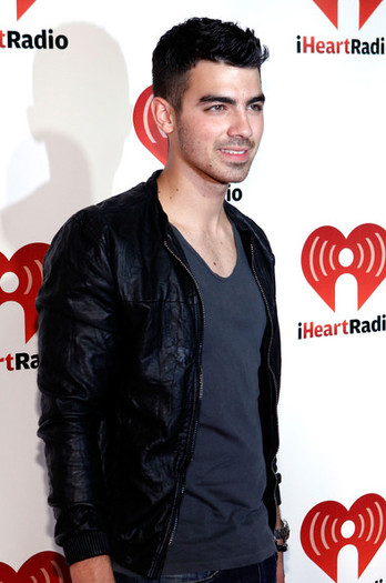 Joe+Jonas+iHeartRadio+Music+Festival+Day+1+OaT0Lfh-23al - iHeartRadio Music Festival - Day 1 - Press Room