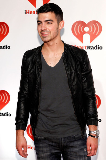 Joe+Jonas+iHeartRadio+Music+Festival+Day+1+w0Y6j9dzPAXl - iHeartRadio Music Festival - Day 1 - Press Room