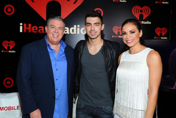 Joe+Jonas+iHeartRadio+Music+Festival+Day+1+SeeRyi3TWkAl - HeartRadio Music Festival - Day 1 - Backstage