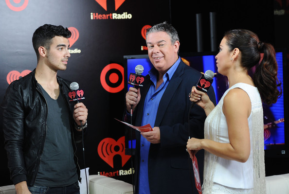 Joe+Jonas+iHeartRadio+Music+Festival+Day+1+zViWnZXenqpl - HeartRadio Music Festival - Day 1 - Backstage